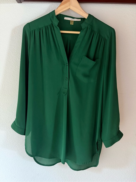 41 Hawthorn Tops - 41 Hawthorn Colibri Emerald Green Roll Tab Long Sleeve Split-Neck Blouse, Size M